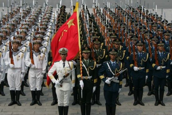 中国仪仗队礼服简史：经典的白绿蓝服装是怎么来的？
